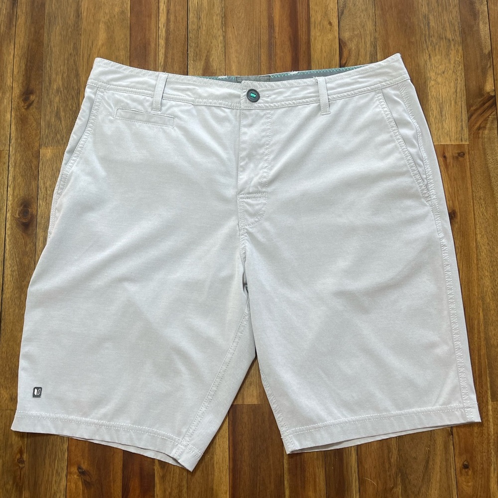 LinkSoul Men's Light Gray Golf Shorts